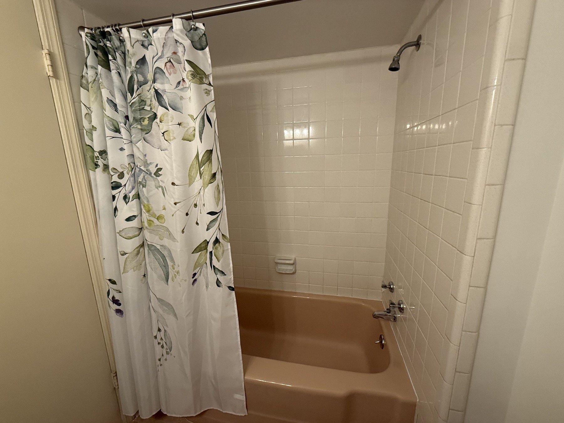 Full bathroom tub and shower