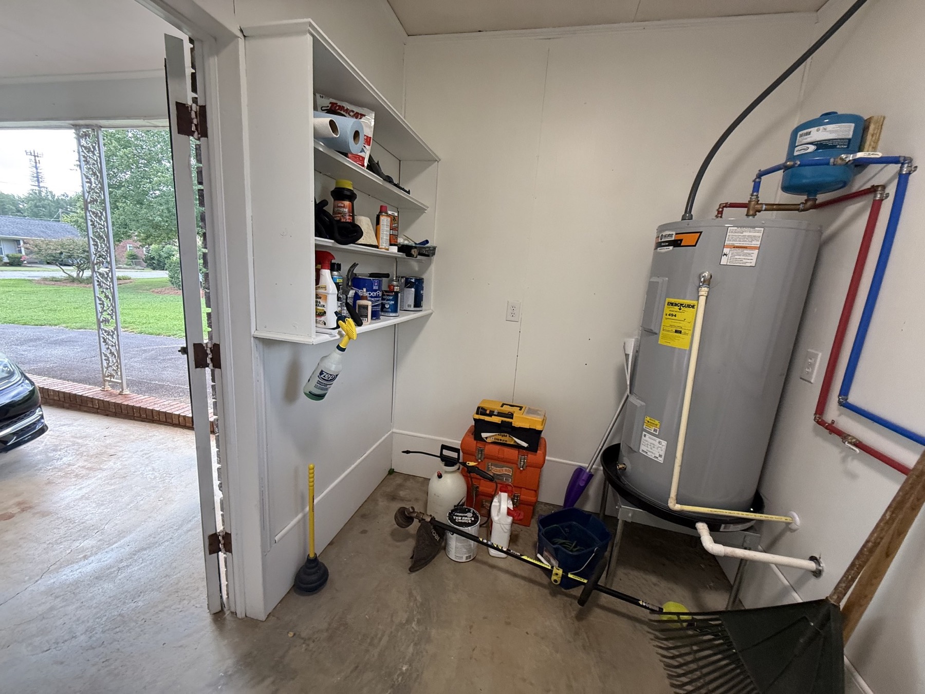 Additional laundry storage
